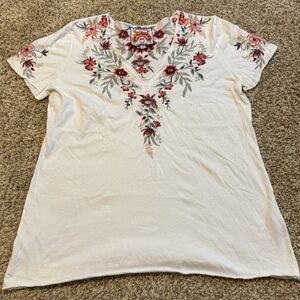 Johnny Was Women's Top Embroidered White Short Sleeve Sz Small Floral Boho JWLA